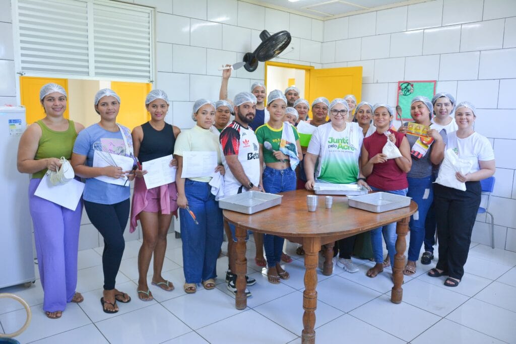 Estado e Prefeitura de Mâncio Lima promovem oficina culinária voltada à capacitação e à geração de renda