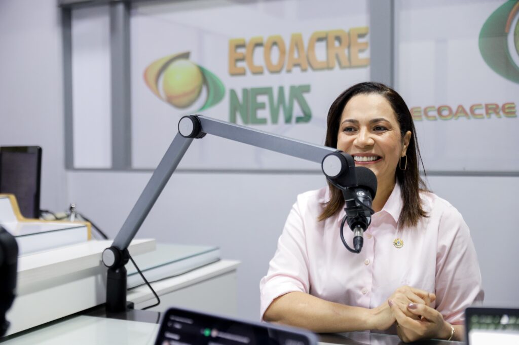 Durante entrevista, Mailza destaca políticas públicas e ações que aproximam o governo da população