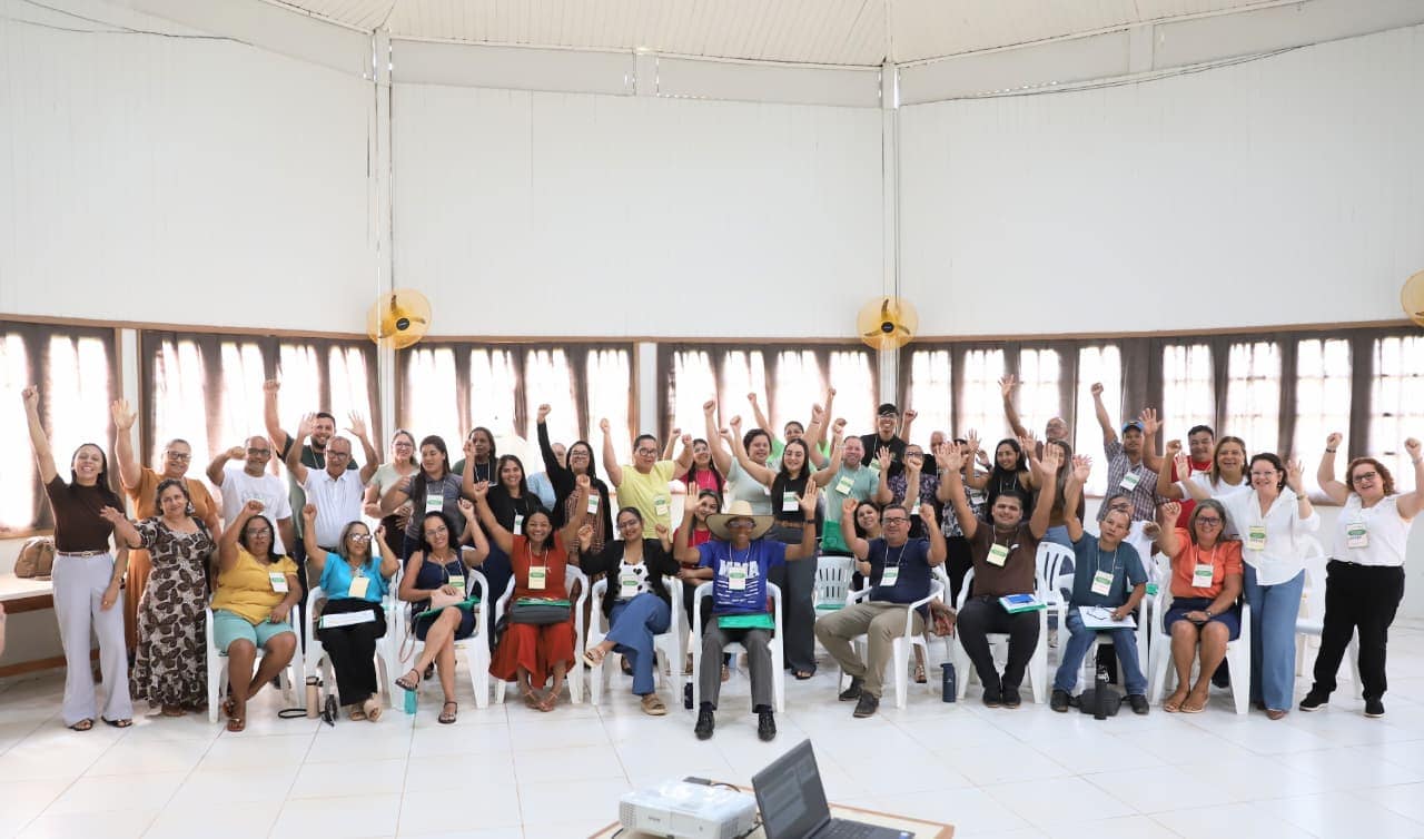Educação do Acre realiza formação para servidores não-docentes em Capixaba