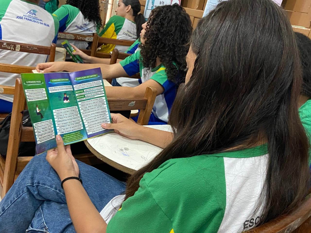 Procon promove educação financeira e direitos do consumidor em escolas do estado