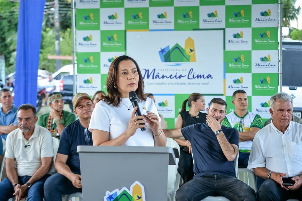 Governadora Mailza entrega obras e reforça investimentos sociais durante aniversário de 49 anos de Mâncio Lima