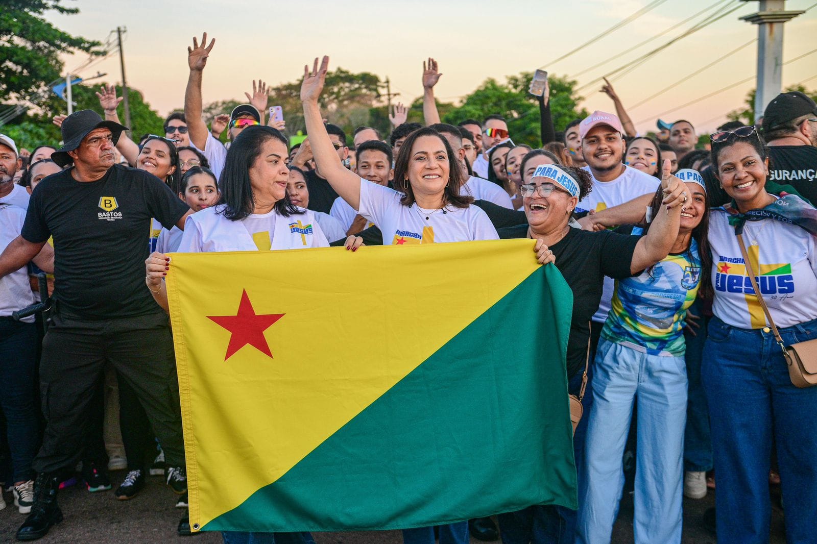 Ao lado de milhares de fiéis, governadora Mailza Assis participa da 30ª Marcha para Jesus em Rio Branco