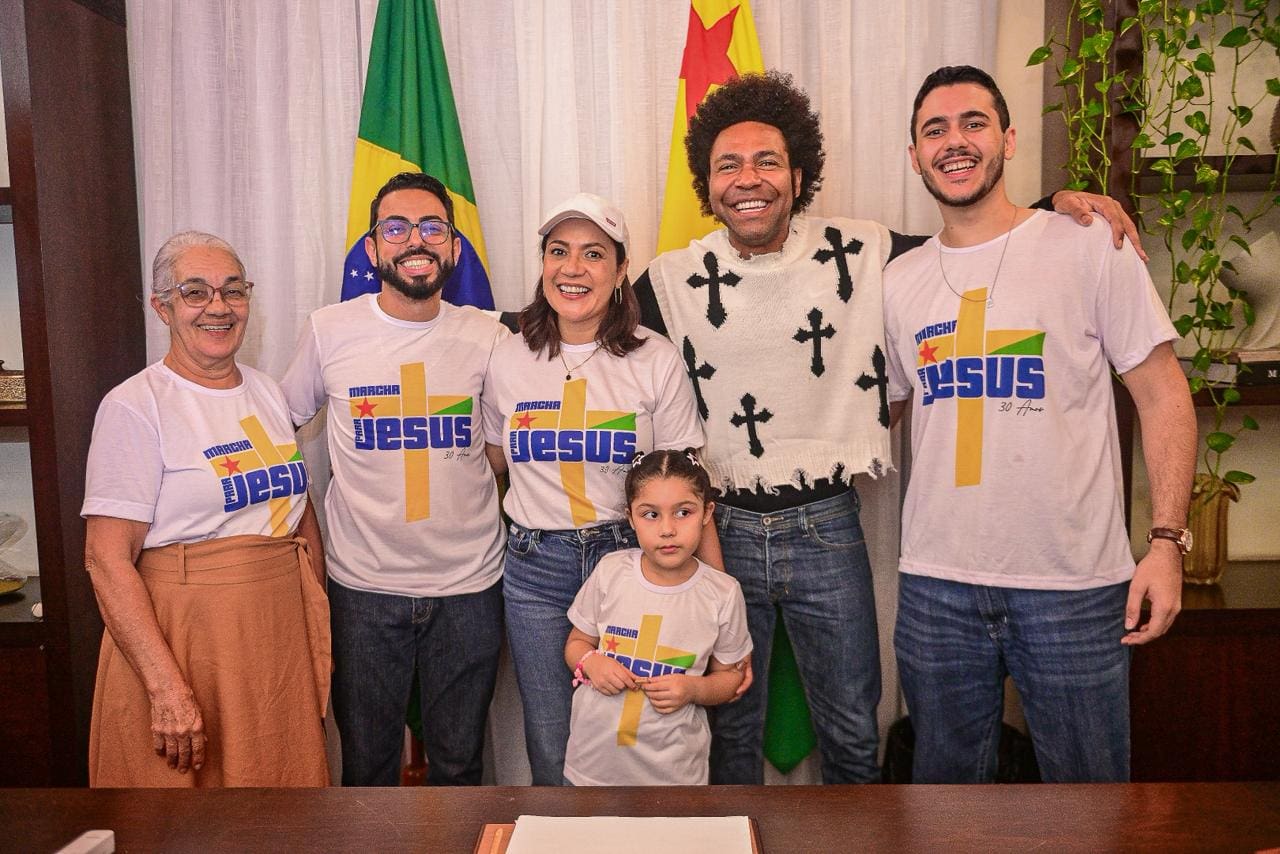 Governadora Mailza Assis celebra fé e união durante show de Thalles Roberto no encerramento da Marcha para Jesus
