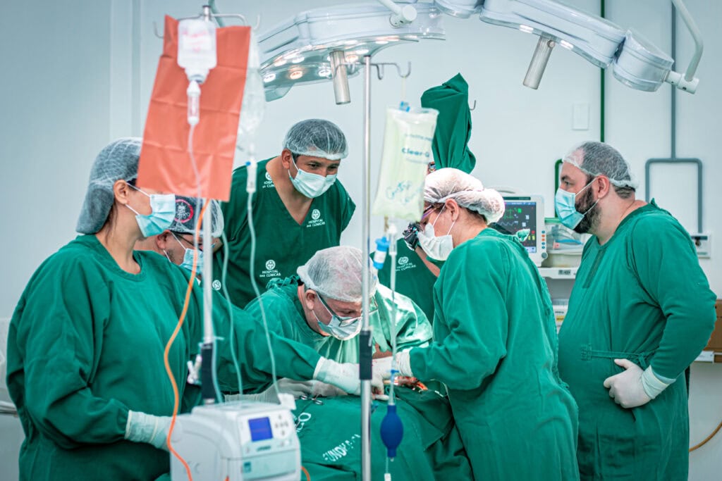 Fundhacre realiza cirurgia rara e de alta complexidade para retirada de bócio
