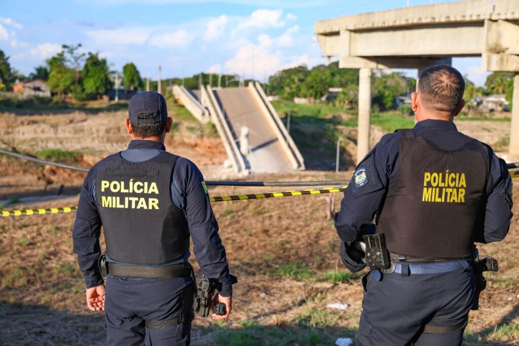 Forças de segurança estaduais ampliam trabalho de fiscalização às margens do Rio Iaco, após queda da ponte em Sena Madureira