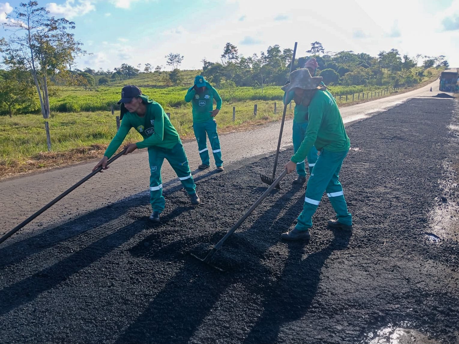 Operação Verão chega à AC-90 com frentes de trabalho das equipes do Deracre