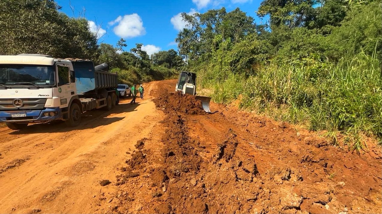 Equipes do Deracre avançam com a Operação Verão em 14 quilômetros do Ramal Esperança, em Brasileia