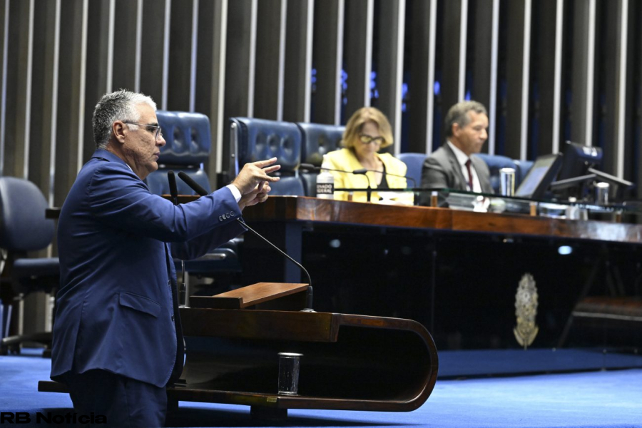 Eduardo Girão eleva pressão sobre Senado e promete expor novos nomes no caso Banco Master