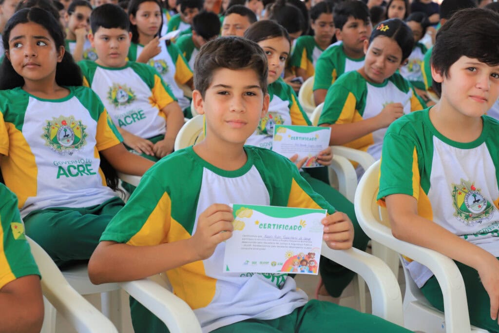 Projeto Pequenos Brilhantes realiza formatura de estudantes em Plácido de Castro