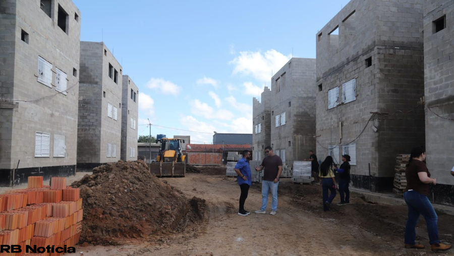 Obras habitacionais e melhorias urbanas recebem acompanhamento em agenda de vistorias na capital