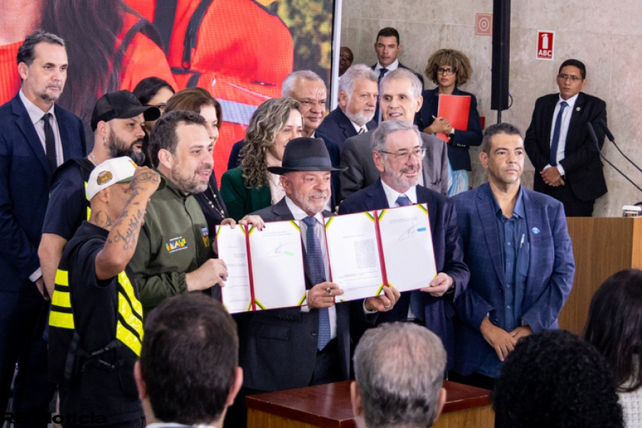 Governo cria linha de crédito para entregadores financiarem motos e bicicletas elétricas