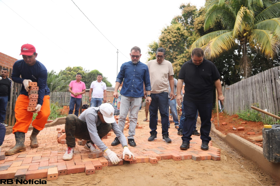 Prefeitura de Rio Branco avança com obras de pavimentação e água encanada no bairro Caladinho