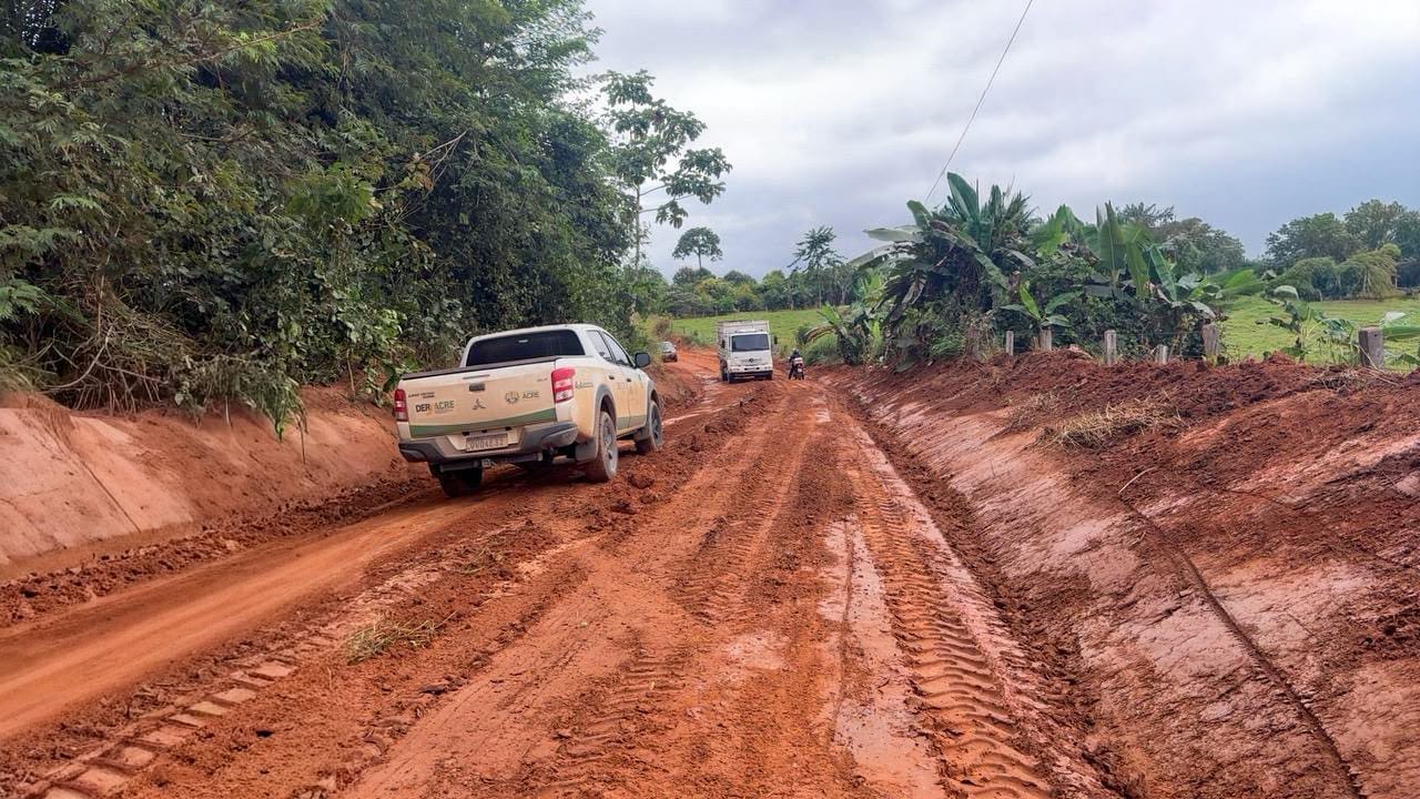 Deracre segue trabalhando na recuperação do Ramal Icuriã, em Assis Brasil