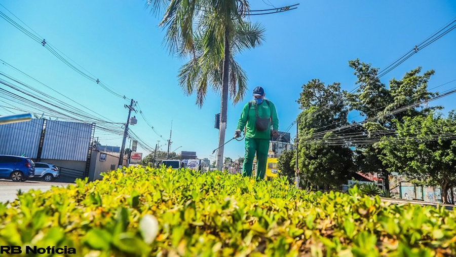 Prefeitura intensifica manutenção de jardins, rotatórias e canteiros em Rio Branco
