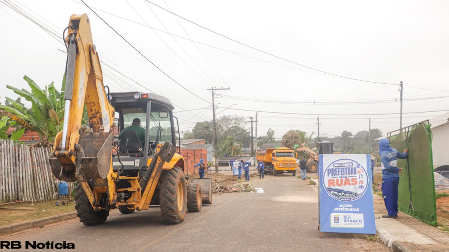 Prefeito de Rio Branco acompanha frente de limpeza no bairro Santa Cruz