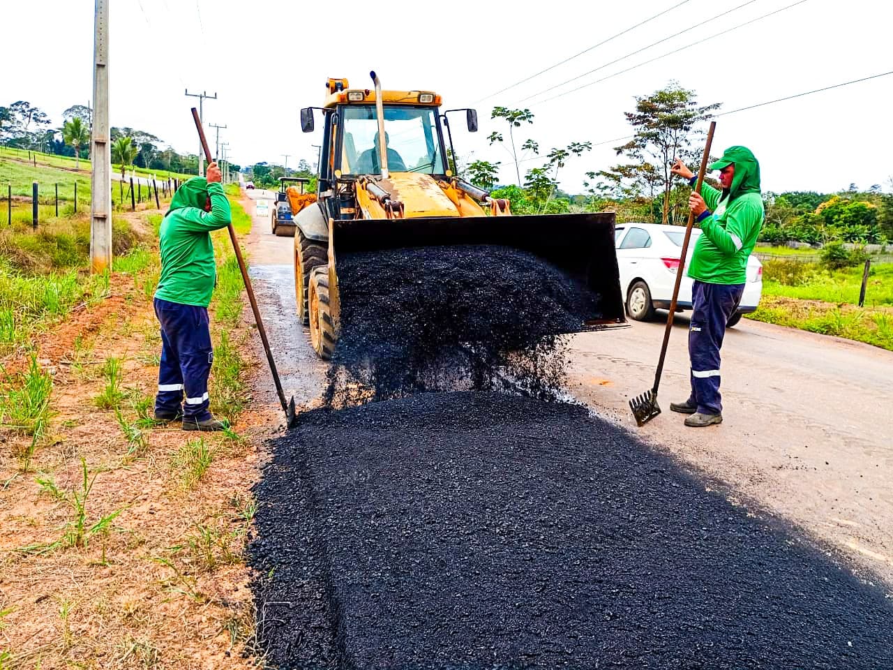 Deracre reforça manutenção da Estrada de Porto Acre com operação tapa-buracos