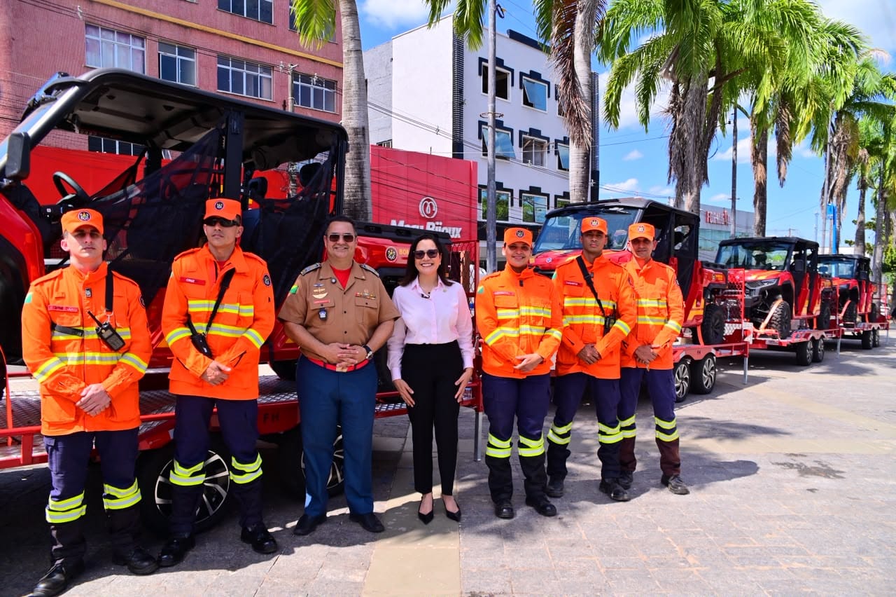 Governadora Mailza entrega equipamentos e veículos para fortalecer segurança, saúde, assistência social, produção rural e saneamento