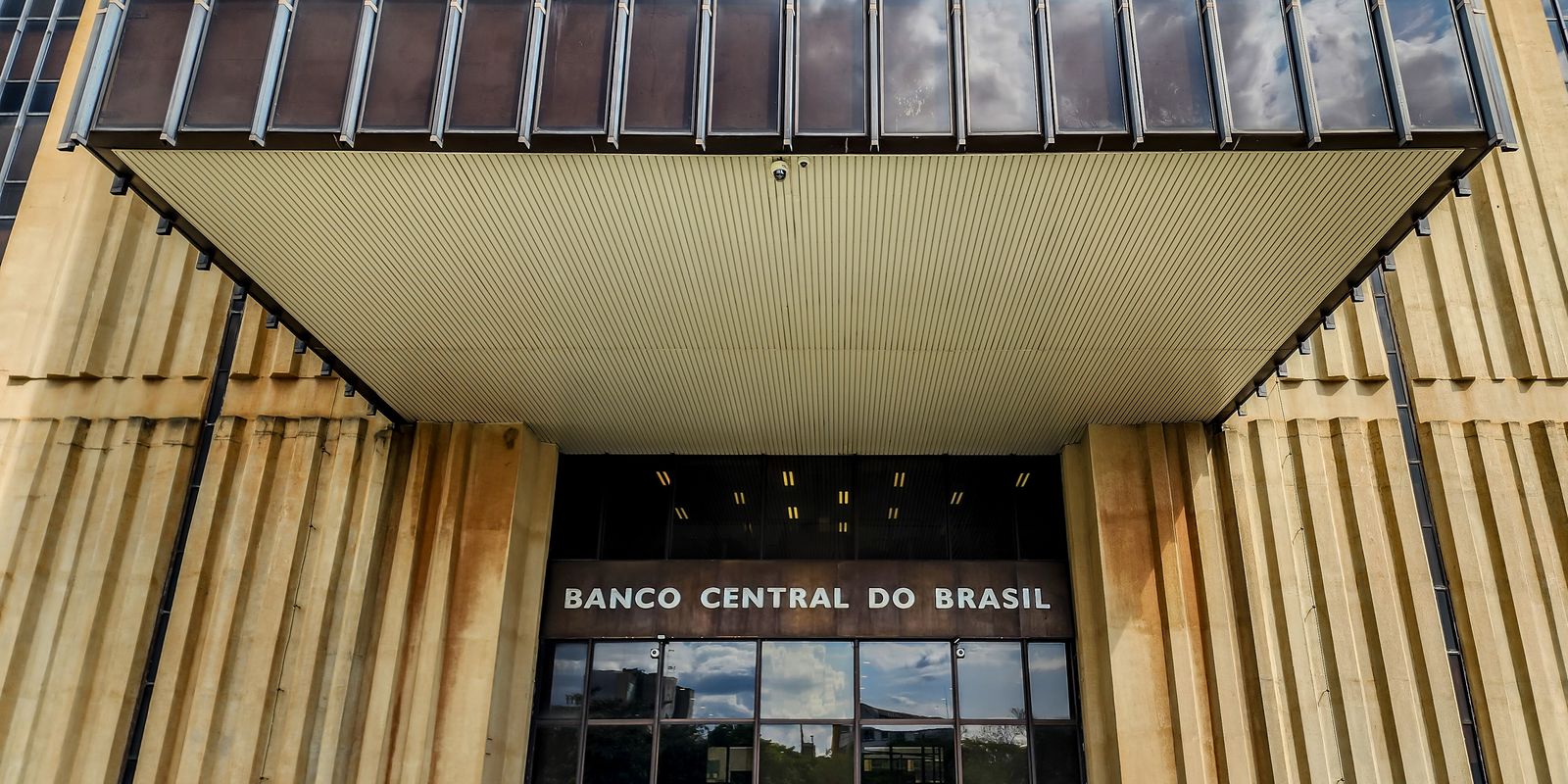 Déficit do setor público em maio foi de R$ 56 bilhões, informa BC
