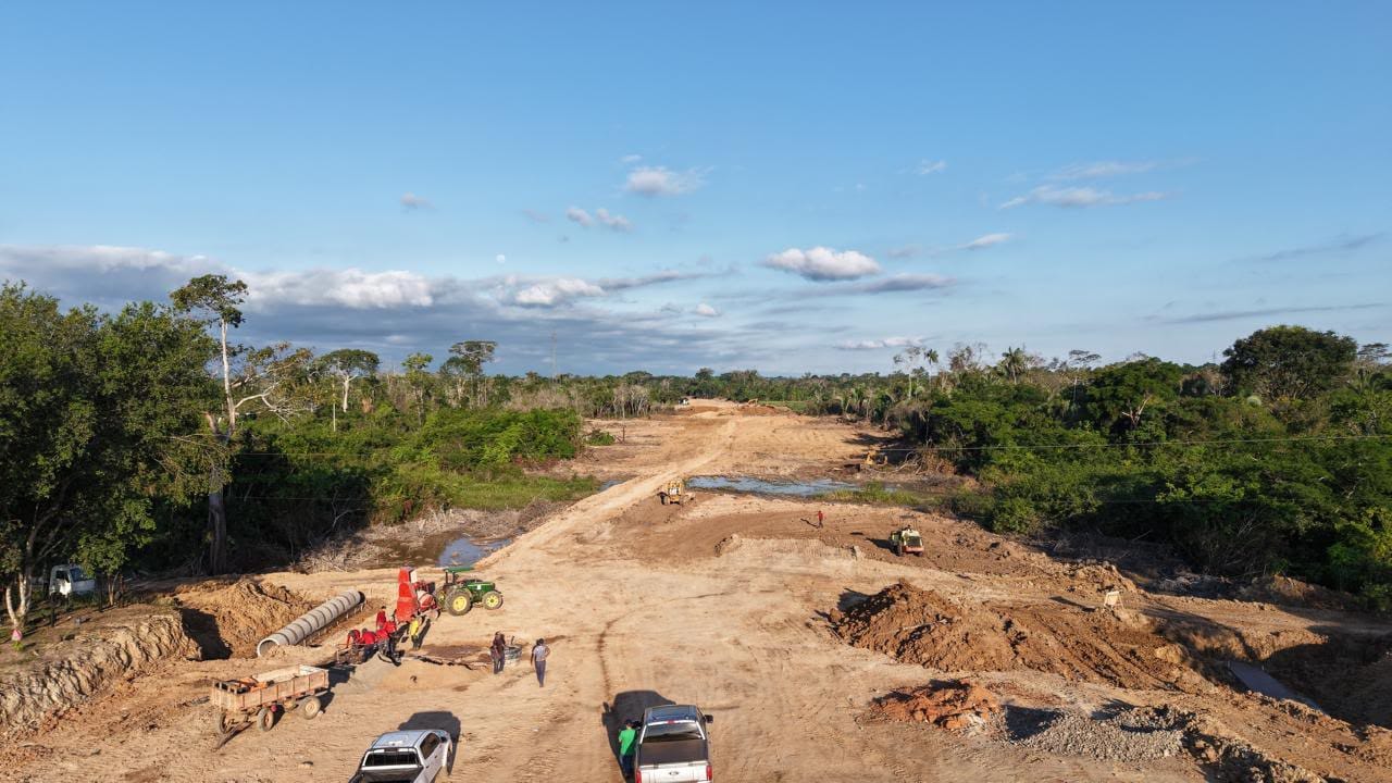 Deracre trabalha nas obras do Arco Viário de Rio Branco