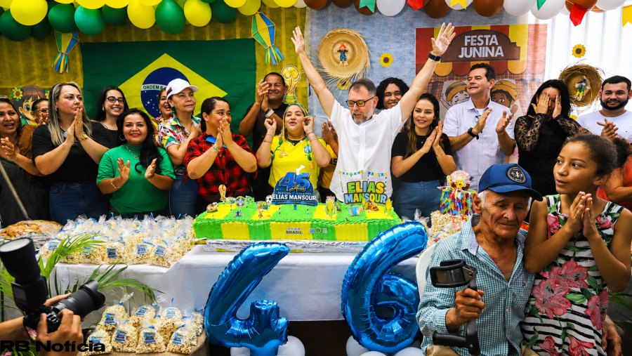 Mercado Elias Mansour completa 46 anos e recebe festa de aniversário promovida por feirantes