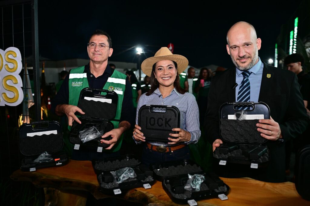 Na Expoacre Juruá, governadora Mailza entrega pacote de investimentos para a Segurança Pública da região