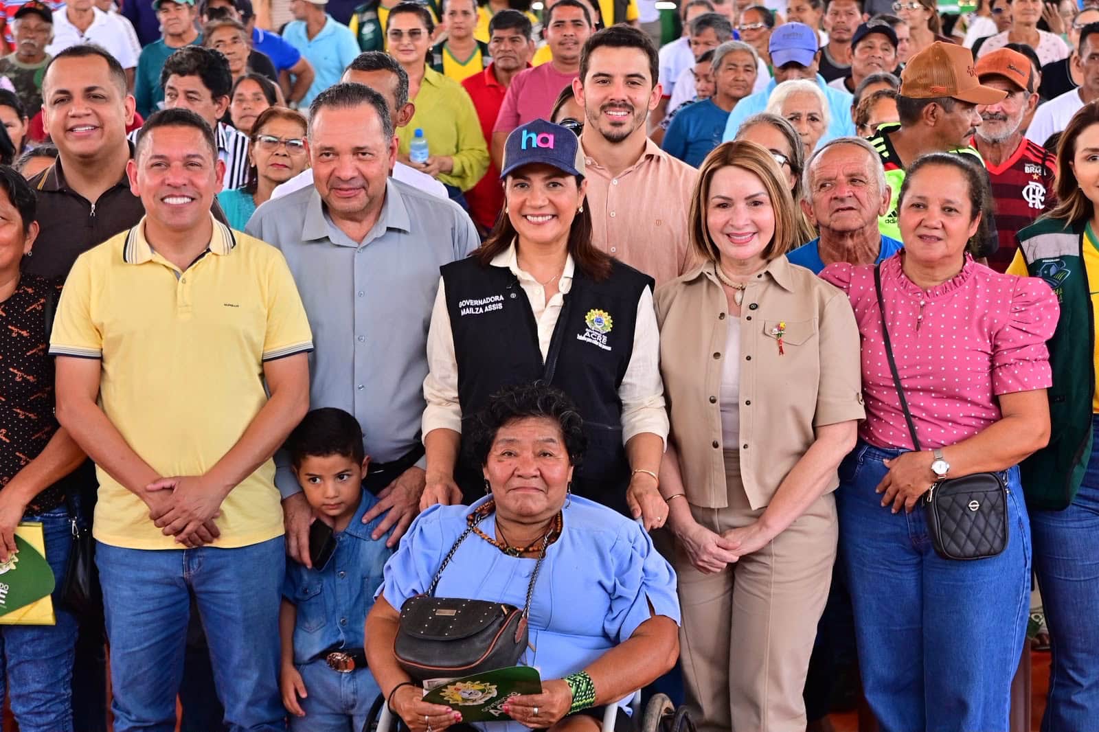 Com entrega histórica de títulos definitivos, governadora Mailza garante segurança jurídica em Assis Brasil