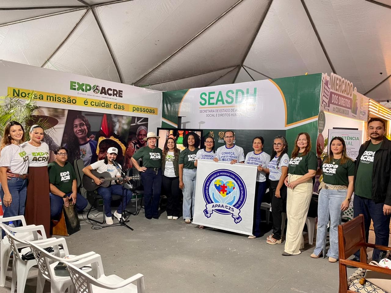 Projeto Musicalizando leva inclusão e amplia a visibilidade do trabalho da Associação de Pais e Amigos de Pessoas com Autismo no estande da SEASDH