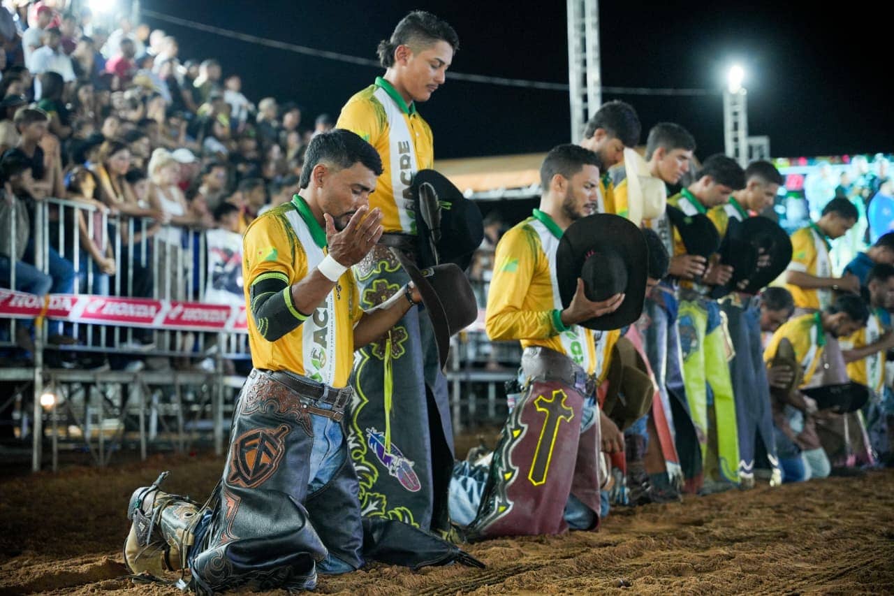 Em noite de grande festa, abertura do Rodeio movimenta a Expoacre Juruá 