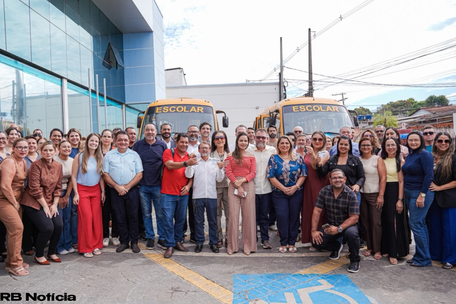 Gestão Alysson Bestene entrega novos ônibus e reforça compromisso com a educação na zona rural de Rio Branco
