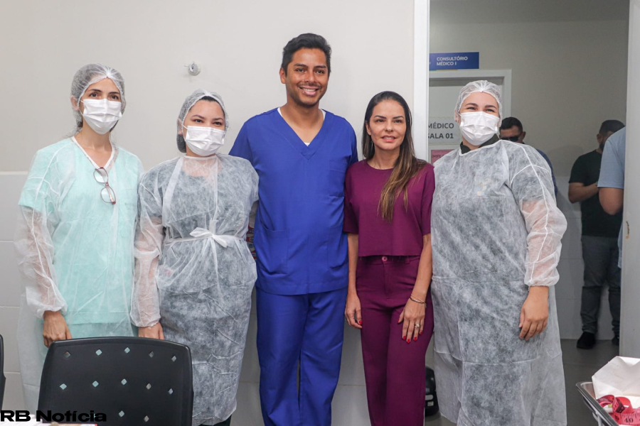 Primeira-dama Roberta Lins acompanha ação de planejamento reprodutivo para mulheres em Rio Branco