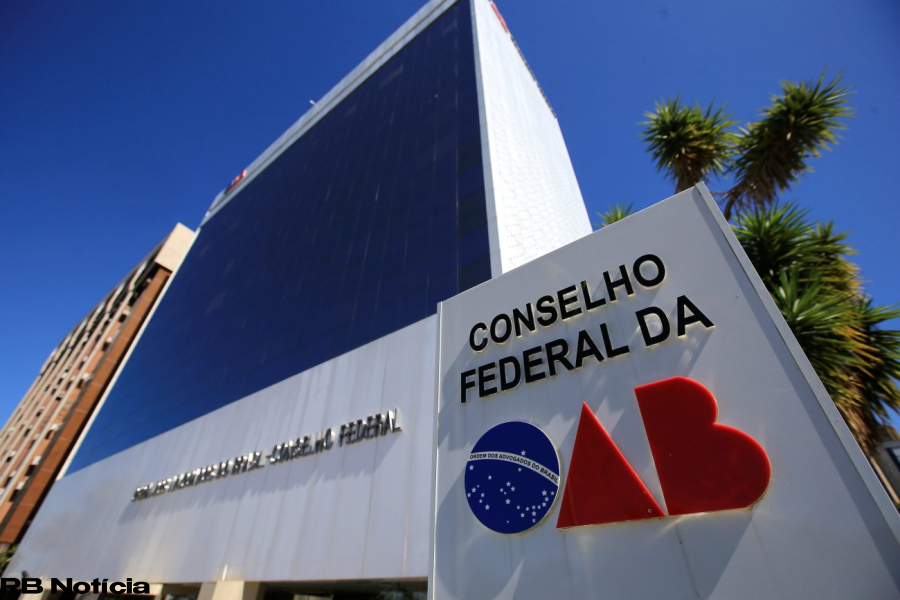 OAB aciona Moraes para suspender proibição de contato entre Flávio e Bolsonaro; veja o argumento apresentado