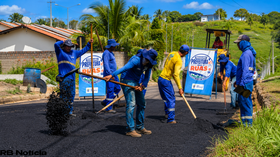 Prefeitura de Rio Branco intensifica recuperação de vias no bairro Bonsucesso com ações do programa Prefeitura nas Ruas