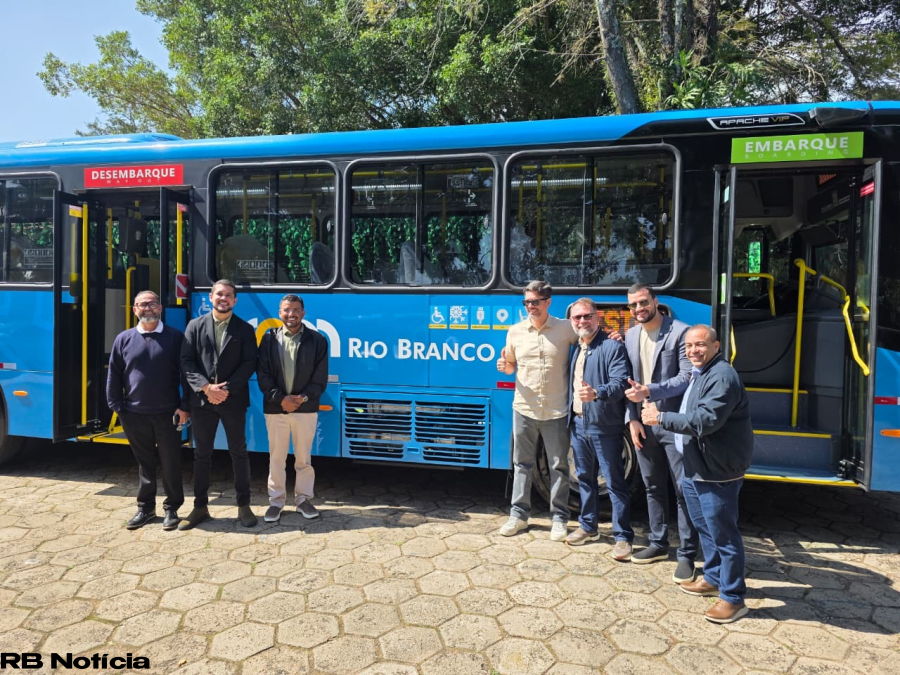 Prefeito Alysson Bestene acompanha produção de novos ônibus e visita empresa que assumirá transporte coletivo de Rio Branco