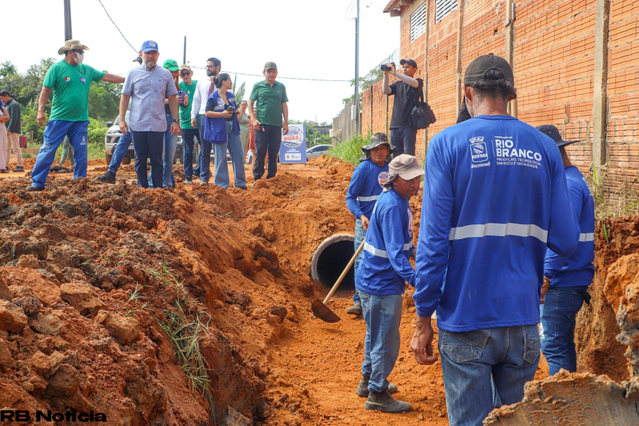 Prefeitura nas Ruas avança no bairro Canaã com drenagem, preparação de vias e pavimentação