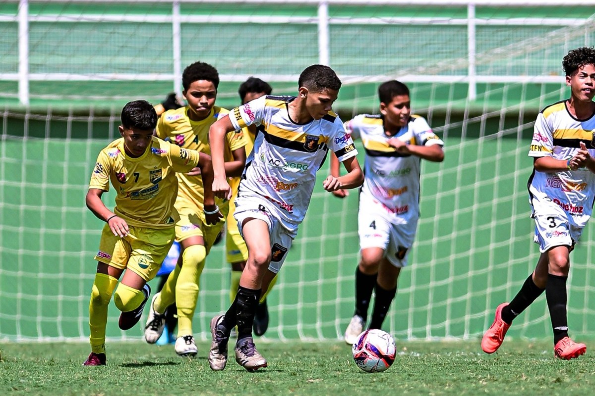 Santa Cruz e CT Furacão do Norte goleiam e fazem a final do Sub-13