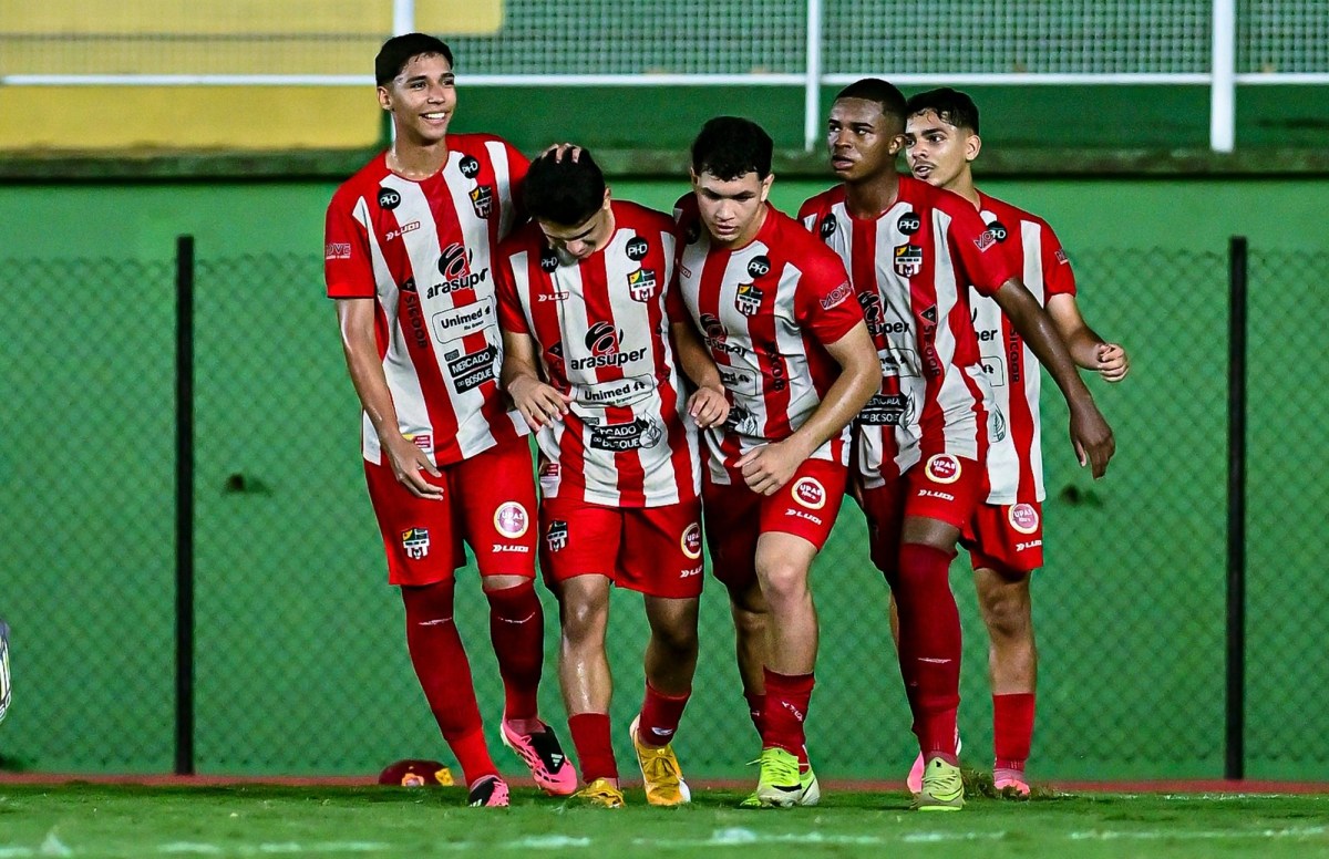 Santa Cruz goleia o Galvez e retoma a liderança do Campeonato Sub-17