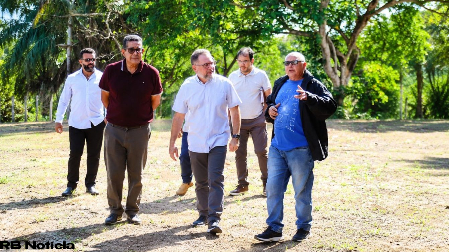Prefeito de Rio Branco visita bairro Xavier Maia e ouve moradores sobre futuras melhorias