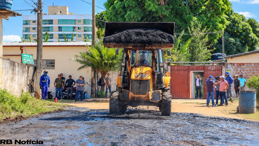 Prefeitura nas Ruas avança no bairro Isaura Parente com serviços de recuperação viária e limpeza