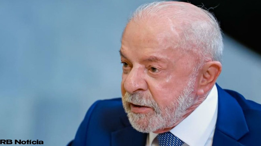 A pouco mais de duas semanas das eleições, Lula anuncia aumento de 15% no Bolsa Família e eleva valor mínimo para R$ 691