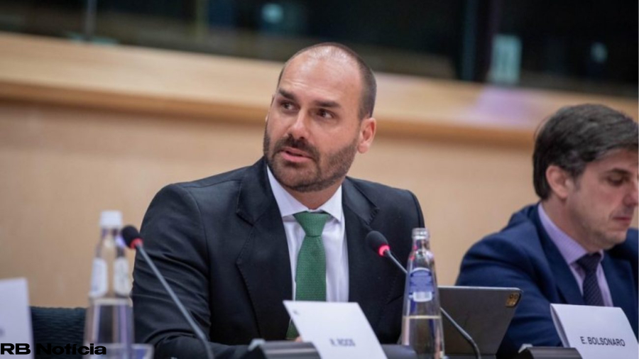 Abandono de cargo: Eduardo Bolsonaro é demitido da Polícia Federal; portaria oficializa decisão