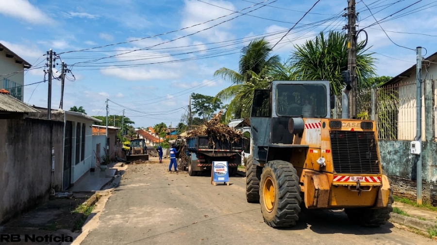 Prefeitura realiza mutirão de limpeza e remove 126 toneladas de entulho no bairro Vitória