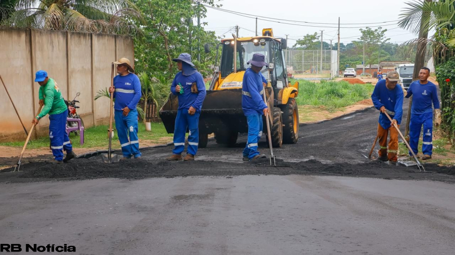 Prefeitura acompanha obras de pavimentação, drenagem e manutenção de córregos em diferentes regiões de Rio Branco