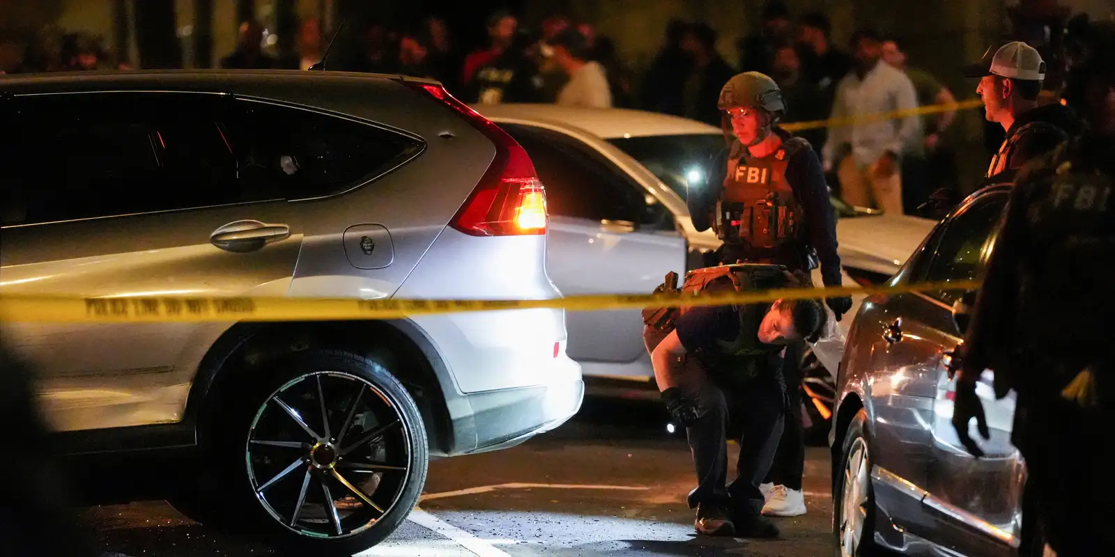 Homem é baleado em Nova York dentro de carro por agentes do ICE