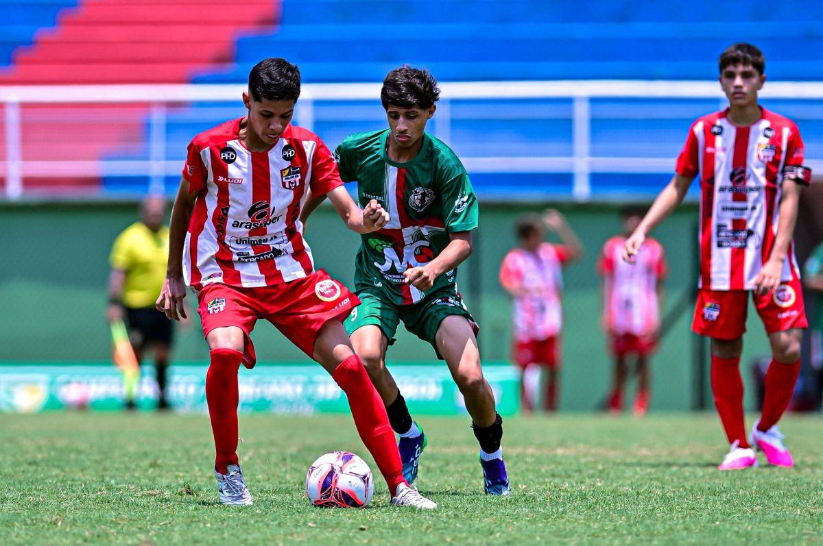 Equipes filiadas lideram a disputa do Campeonato Sub-15