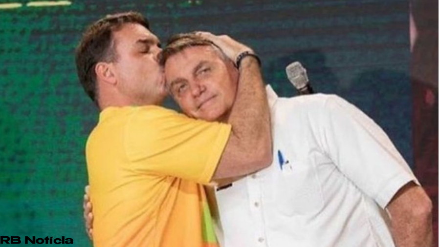 Alexandre de Moraes autoriza Flávio Bolsonaro a voltar a visitar o pai, Jair Bolsonaro, após restrição de 90 dias