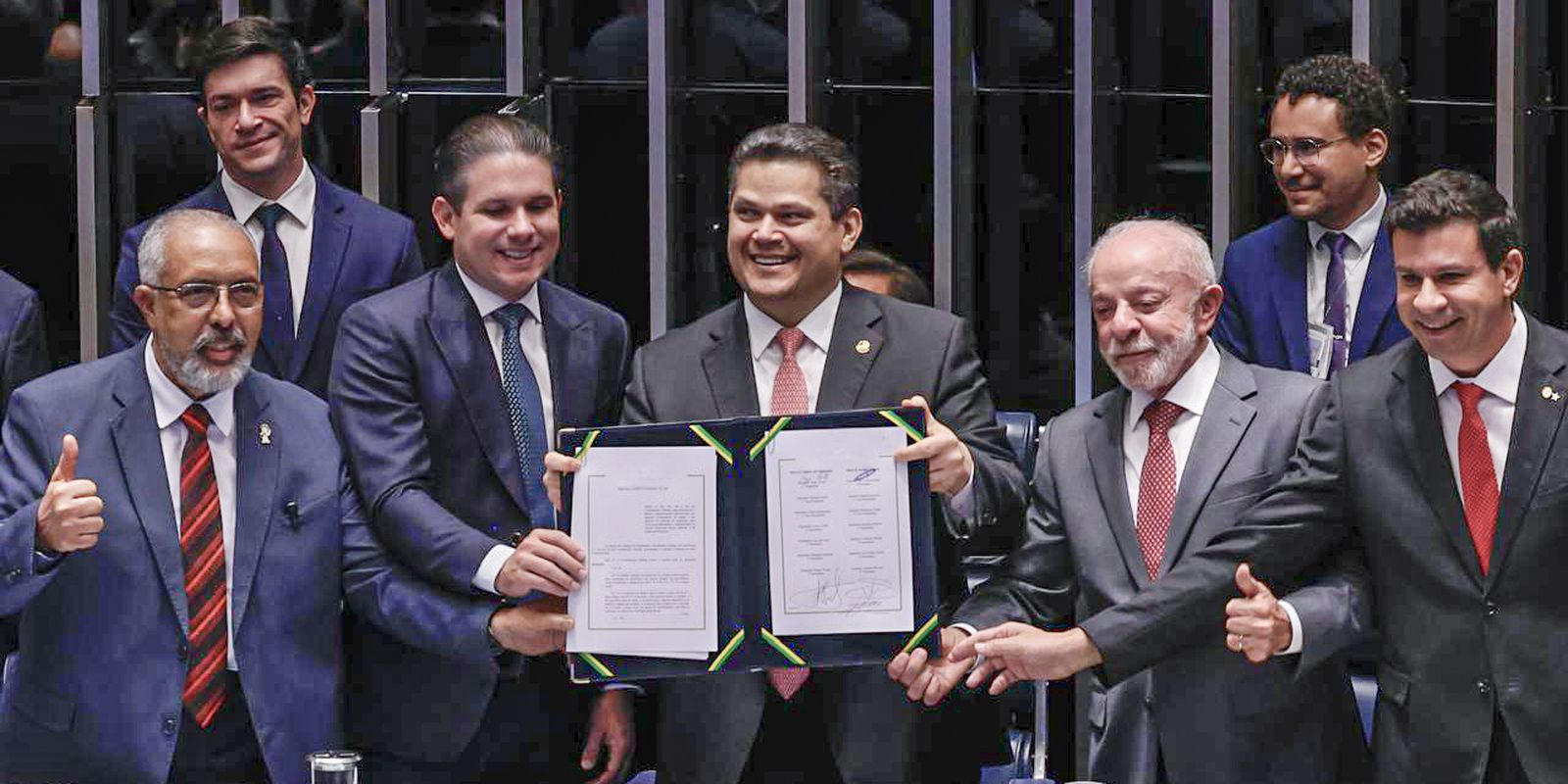 Congresso promulga emenda do fim da 6x1; escala 5x2 começa em 60 dias