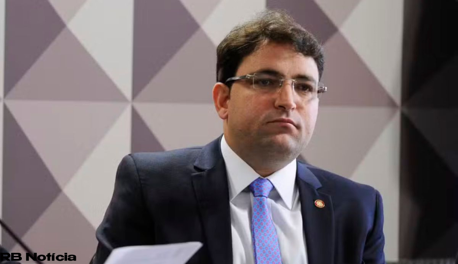 PF encontra sala secreta com máquina de contar dinheiro em hangar usado por Willer Tomaz