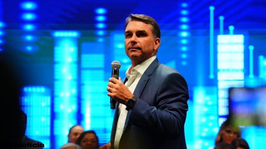 Flávio Bolsonaro desiste de pedir anulação da eleição e muda estratégia para tentar cassar chapa de Lula