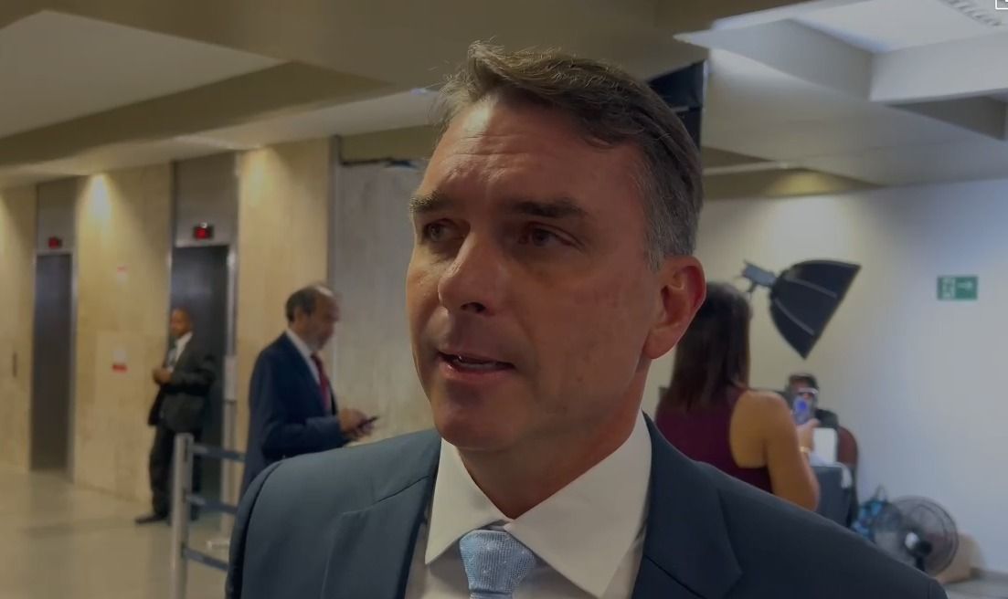 Flávio Bolsonaro diz que vai cobrar Alcolumbre sobre anistia