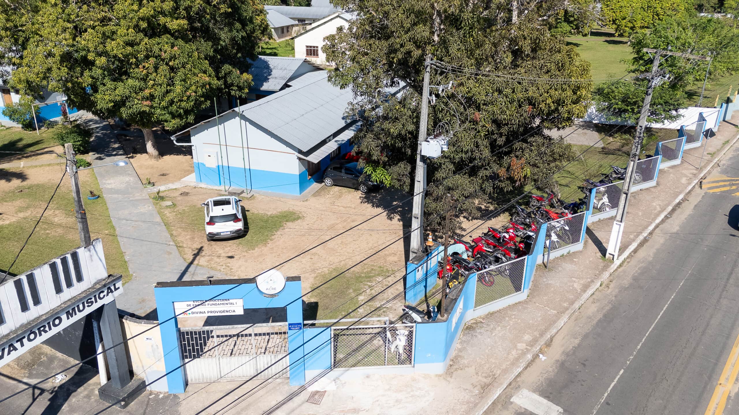 Governo promove melhorias estruturais em escolas de Cruzeiro do Sul
